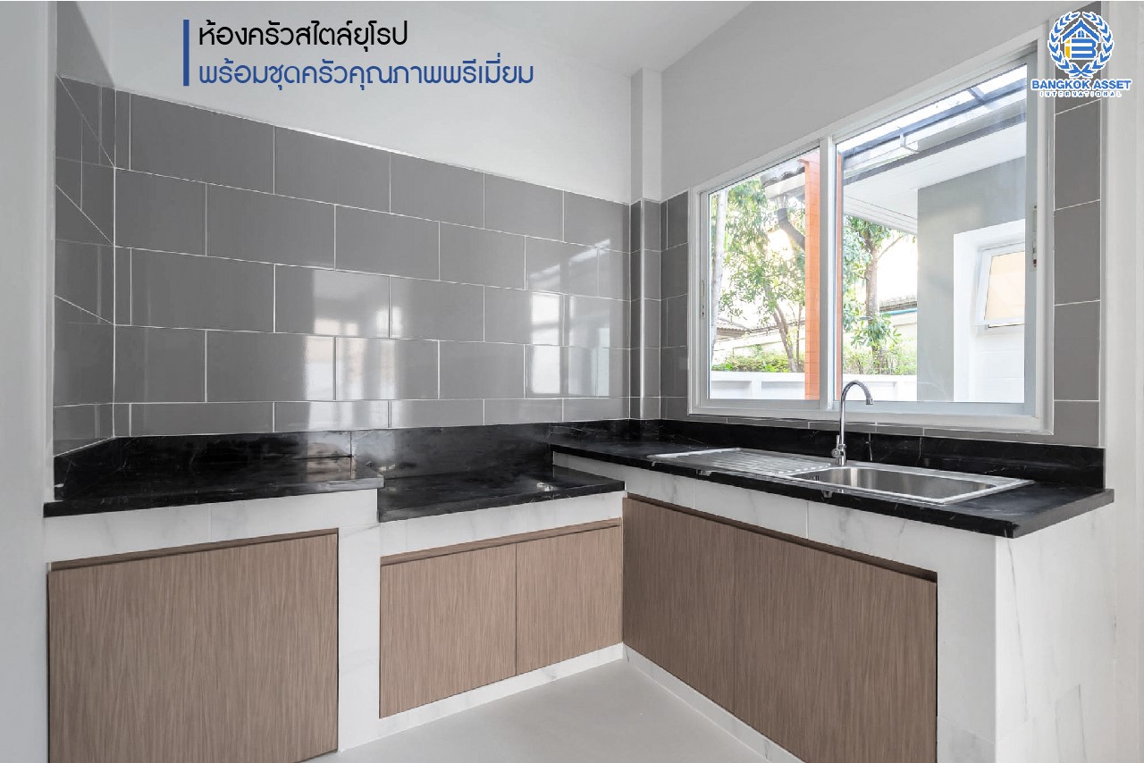 บ้านมือสองตกแต่งใหม่ ม.บางกอกบูเลอวาร์ด ราชพฤกษ์-พระราม5 หลังใหญ่ดีไซน์สุดหรู เนื้อที่ 83 ตร.ว. บนสังคมคุณภาพ SC Asset* ฟังก์ชันจัดเต็ม 4 ห้องนอน 4 ห้องน้ำ (ห้องนอนชั้นล่างพร้อมห้องน้ำในตัว) 2 ที่จอดรถ บนทำเลติดถนนราชพฤกษ์ ใกล้วงเวียนพระรามห้า ,ทางด่วนศรีรัช และเพียง 10 ถึงรถไฟฟ้า "สถานีบางรักใหญ่"